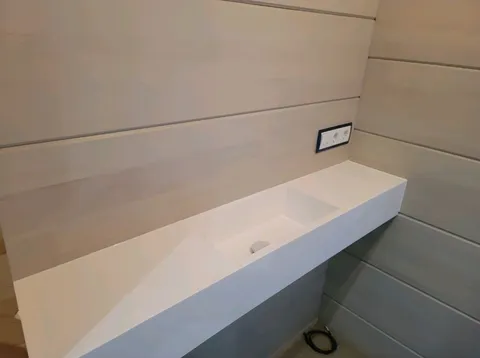 Столешница для ванны с умывальником
