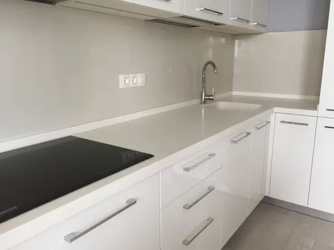 Столешница с влитой мойкой для кухни