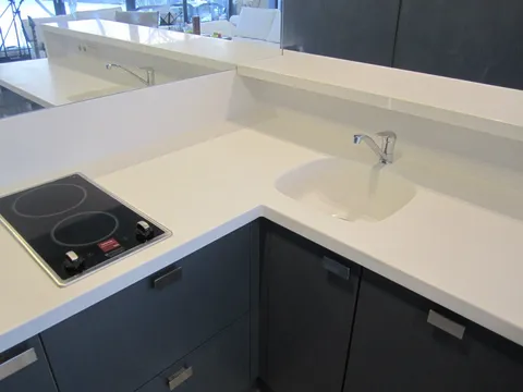 Столешница с влитой мойкой для кухни кафе-ресторана