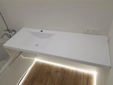 Прямая столешница из искусственного камня