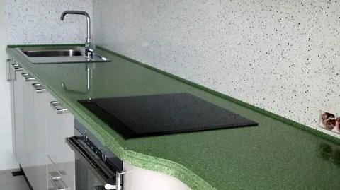 Зеленая столешница для кухни